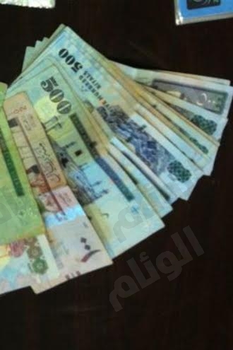 مع سعاد الان ٨ ريالات اعطاها والدها امس