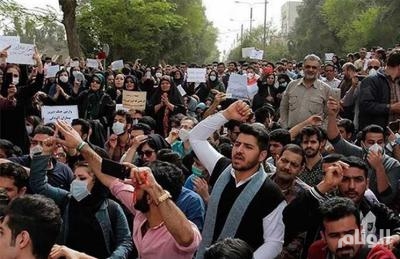 بالصور..عشرات الجرحى بمظاهرات واسعة في إيران