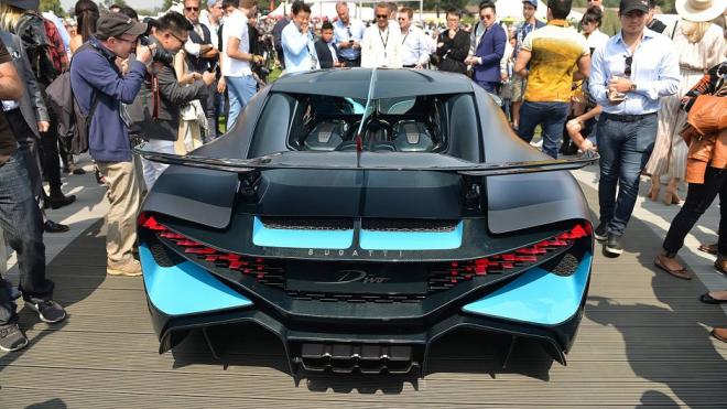 مواصفات أغلى سيارة فى العالم 2019 Bugatti Divo منتديات درر العراق