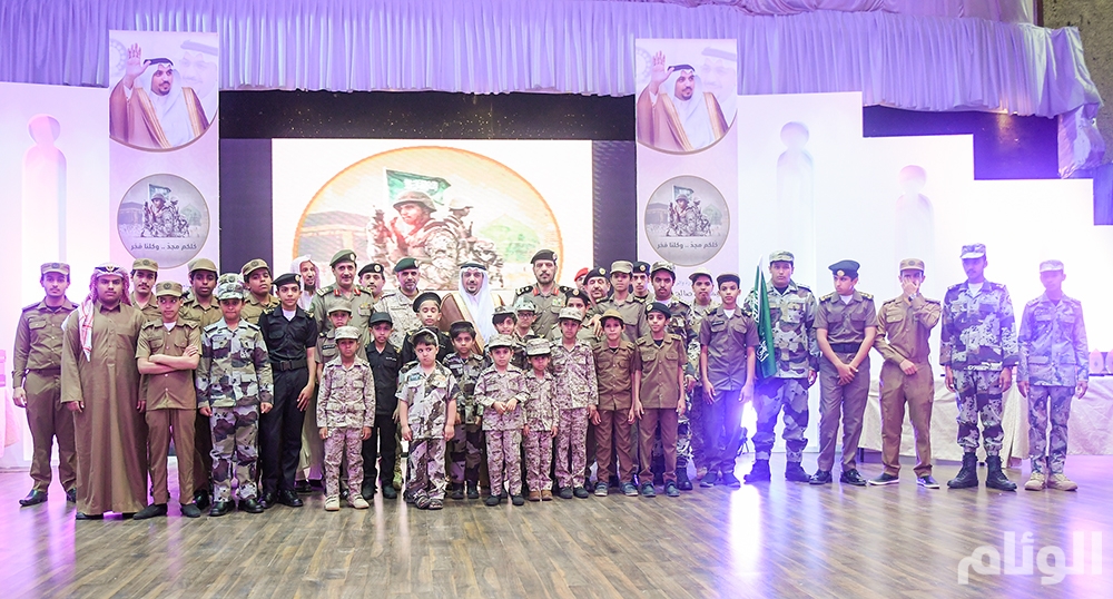 أمير القصيم يكرم أبناء الشهداء والمرابطين أمير القصيم يكرم أبناء الشهداء والمرابطين