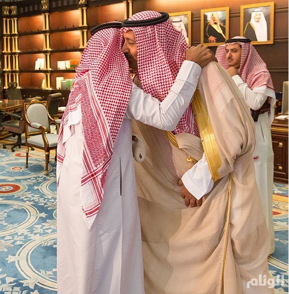 صور.. أمير الباحة لجندي في الحد الجنوبي: إصابتك مصدر فخر واعتزاز صور.. أمير الباحة لجندي في الحد الجنوبي: إصابتك مصدر فخر واعتزاز