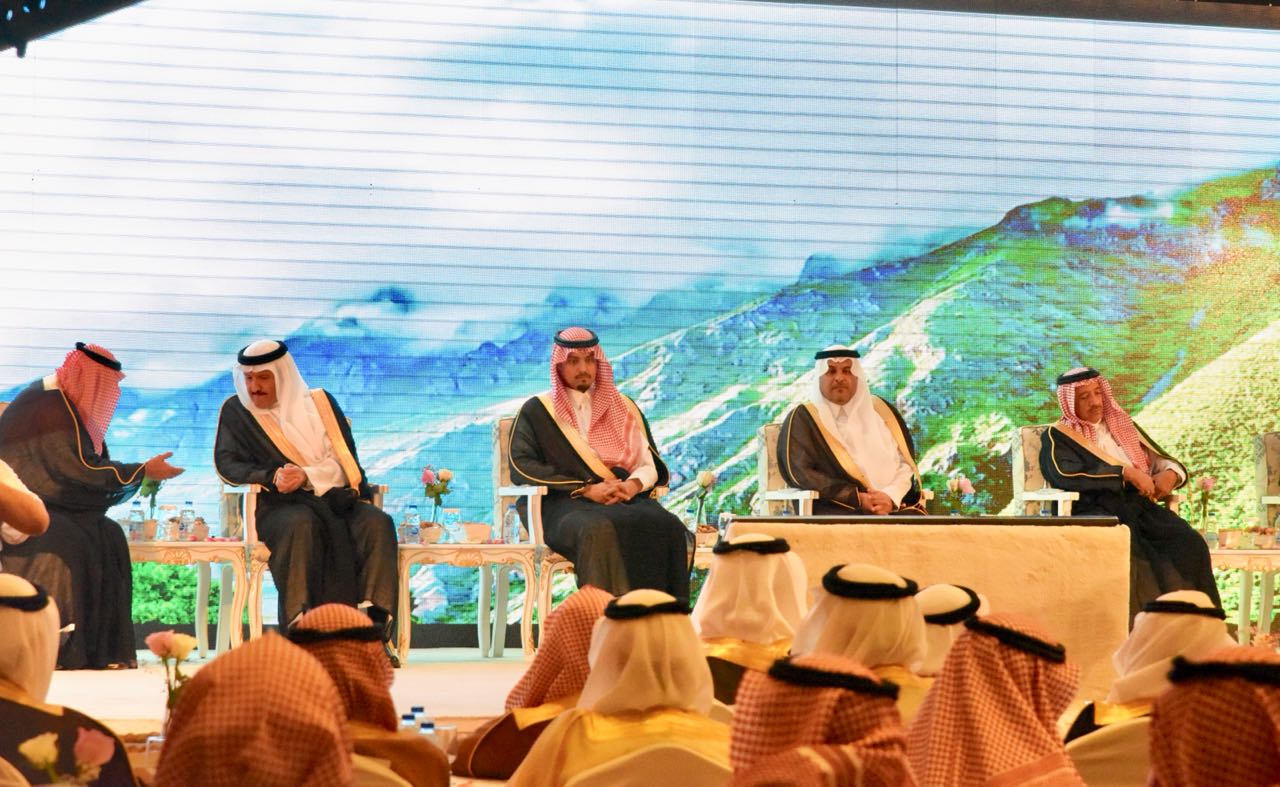 برعاية الفيصل.. أهالي الطائف يُكرِّمون المحافظ السابق فهد بن معمر برعاية الفيصل.. أهالي الطائف يُكرِّمون المحافظ السابق فهد بن معمر