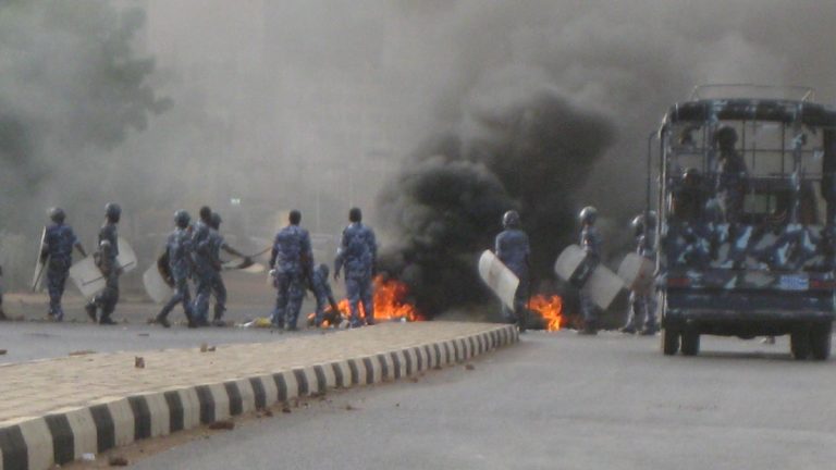 إعلان حالة الطوارئ بمدينة عطبرة بالسودان بعد احتجاجات على ارتفاع الأسعار