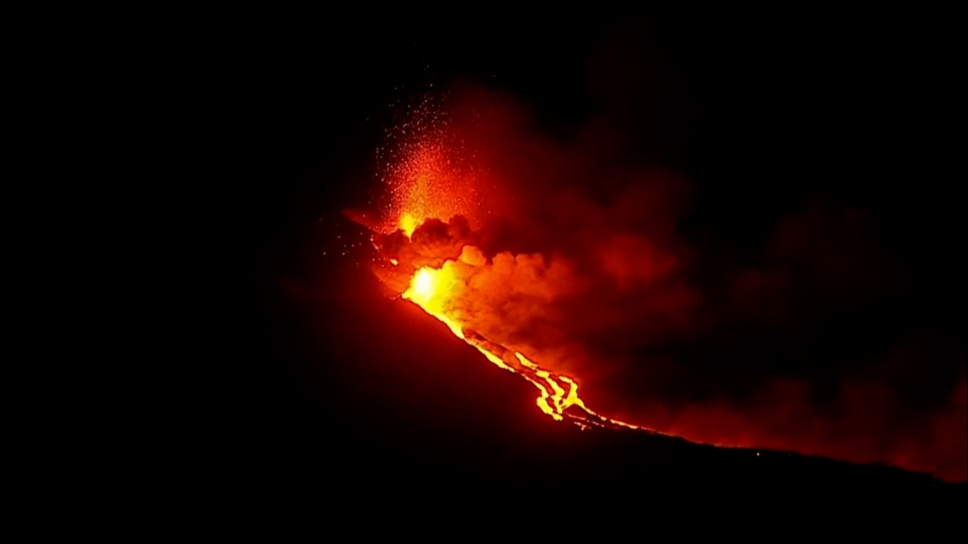 حمم بركان جزر الكناري الإسبانية