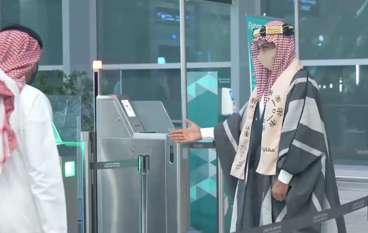 جانب من احتفالات موظفي "مطارات" بيوم التأسيس