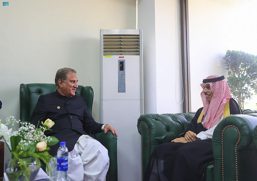 وزير الخارجية يلتقي وزير خارجية باكستان