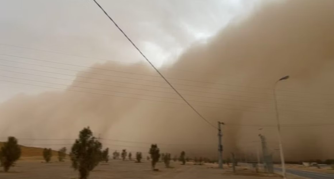 خبير أرصاد: العاصفة الغبارية تدحرجت لجنوب الرياض وستخف بالشرقية والقصيم