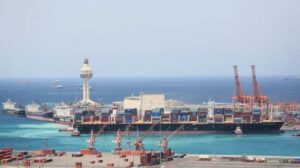 وصول أول سفينة على الخط الملاحي السعودي “الفلك” لميناء جدة الإسلامي