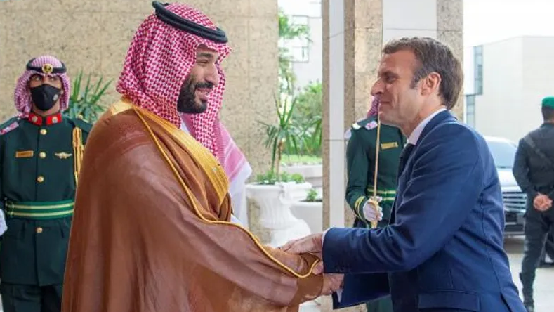 الرئيس الفرنسي ماكرون يغادر الرياض