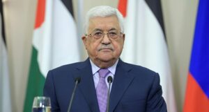 الرئيس الفلسطيني يصل الرياض للمشاركة في اجتماع المنتدى الاقتصادي العالمي