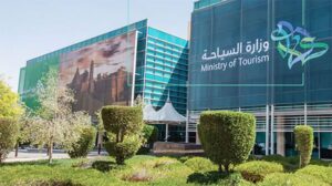 السياحة تغلق عددًا من مرافق الضيافة السياحية في مكة والمدينة