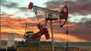ارتفاع أسعار النفط مدعومة بتوقعات بانخفاض المعروض من الخام