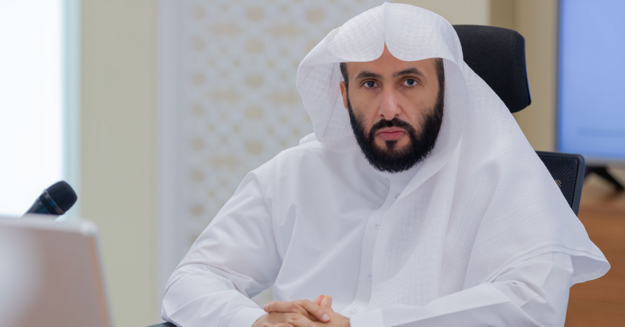 قرار وزاري يحدد ساعات العمل والبرامج المعتمدة للمحامين المتدربين وزير العدل الدكتور وليد بن محمد الصمعاني