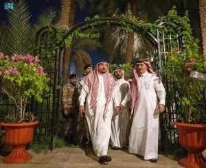 أمير القصيم يدشن مشروع جادة النخيل