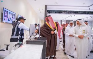 جولة أمير منطقة المدينة المنورة داخل مركز الترحيب واستقبال الحجاج