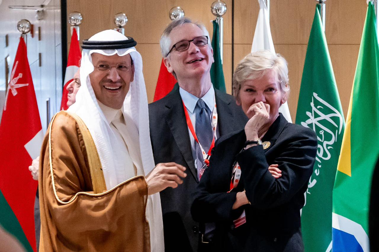 وزير الطاقة والمسئولين الأمريكيين
