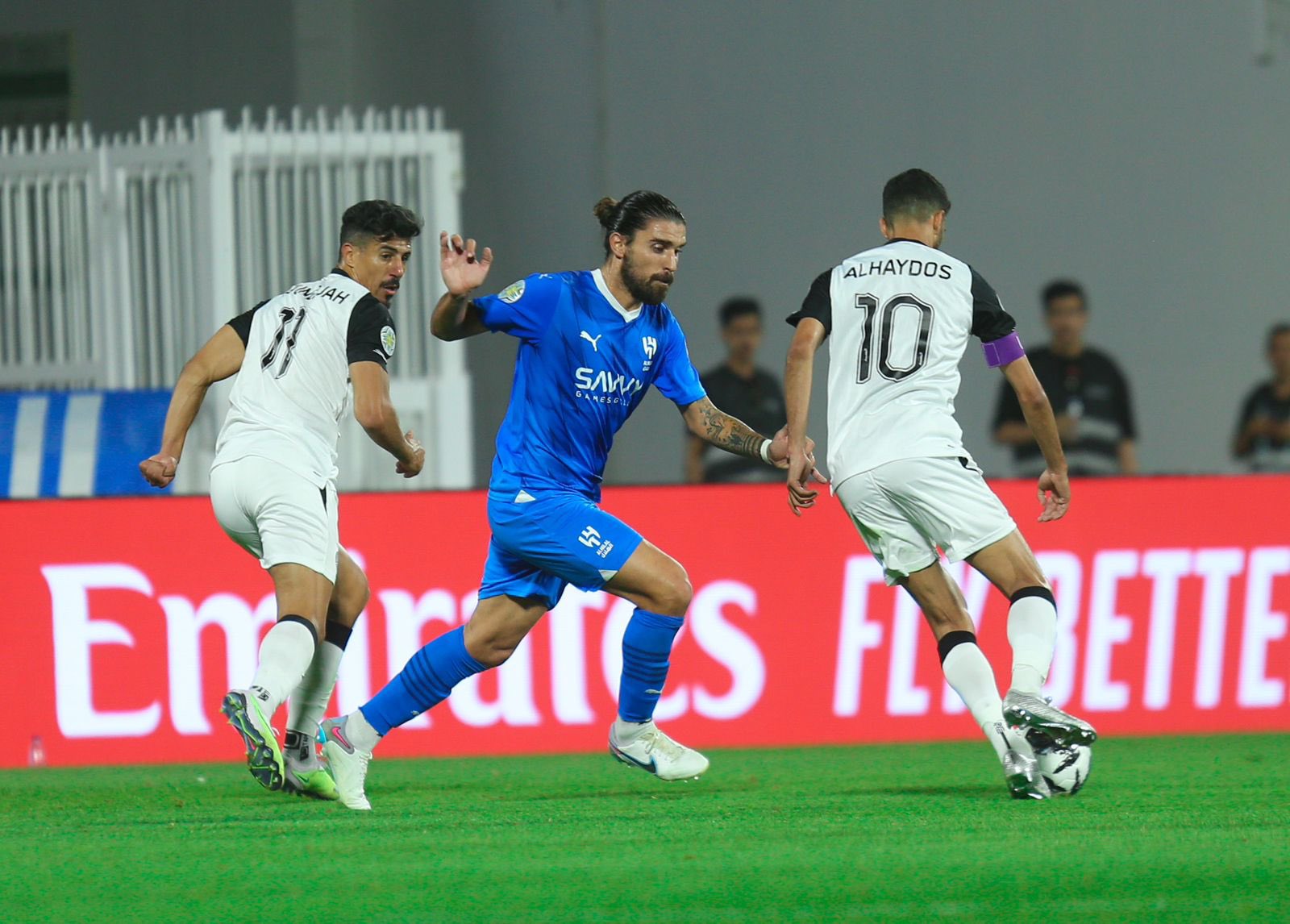 الهلال والسد