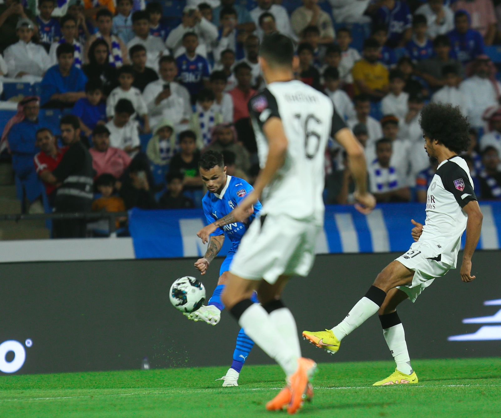 الهلال والسد