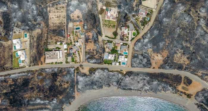 صورة لحجم الحرائق التي طالت الجزر اليونانية
