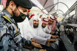 استبدال كسوة الكعبة المشرفة