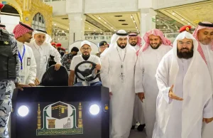 استبدال كسوة الكعبة المشرفة