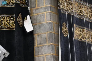 استبدال كسوة الكعبة المشرفة