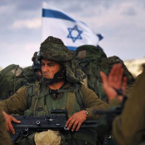جيش الاحتلال يشن عملية عسكرية مفاجئة وسط غزة
