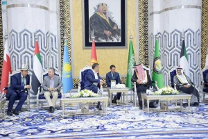 رئيس الجمهورية القرغيزية يصل إلى جدة للمشاركة بقمة C5
