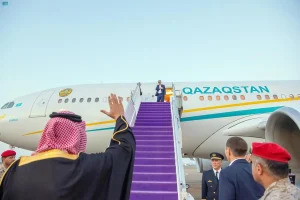 رئيس كازاخستان يغادر المدينة المنورة بعد زيارته المسجد النبوي 
