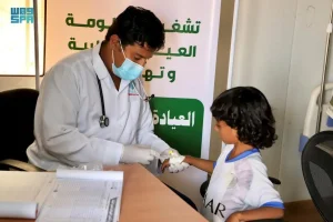 مركز الملك سلمان للإغاثة يواصل تقديم الخدمات الطبية بمخيم وعلان