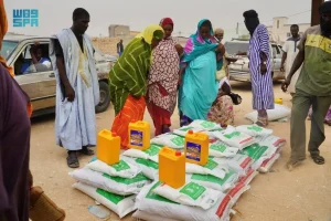 مركز الملك سلمان للإغاثة يوزع 17,287 سلة غذائية للأسر الأكثر احتياجًا في نواكشوط