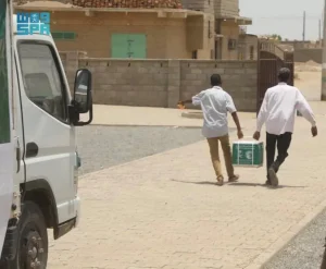 مركز الملك سلمان للإغاثة يوزع 6 أطنان من السلال الغذائية في السودان