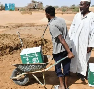 مركز الملك سلمان للإغاثة يوزع أكثر من 38 طنًا من السلال الغذائية في محلية بربر بولاية نهر النيل في السودان