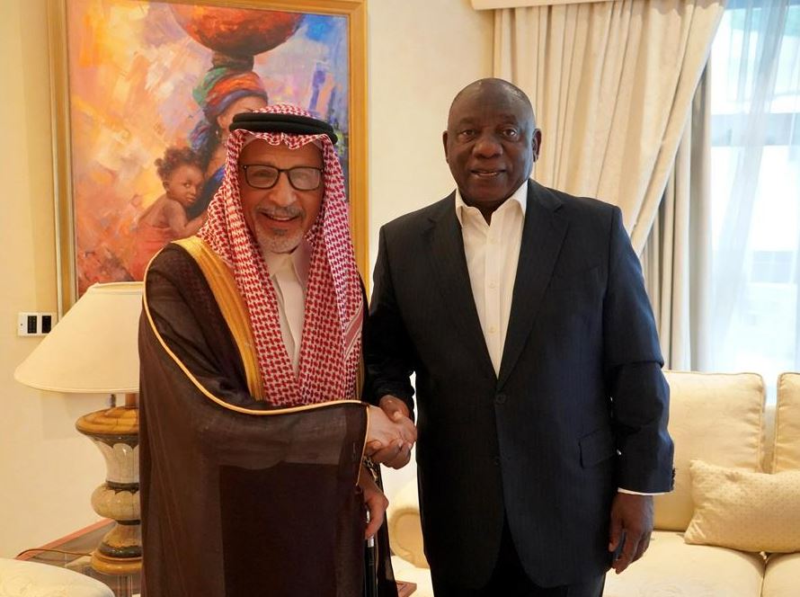 مستشار الديوان الملكي أثناء لقاءه برئيس جمهورية جنوب إفريقيا