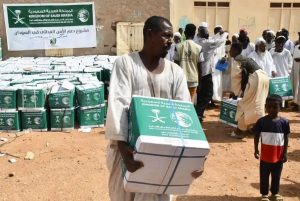 جانب من المساعدات الإنسانية المقدمة للسودانيين