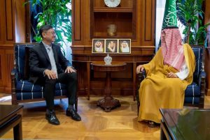 الجبير خلال لقاء سفير سنغافورة