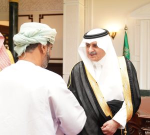 أمير تبوك يلتقي الوفود المشاركة في البطولة