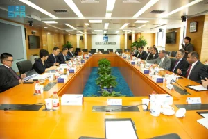 وزير الشؤون البلدية والقروية والإسكان يلتقي عدداً من قادة الشركات الصينية للتعاون في مجال التطوير العقاري