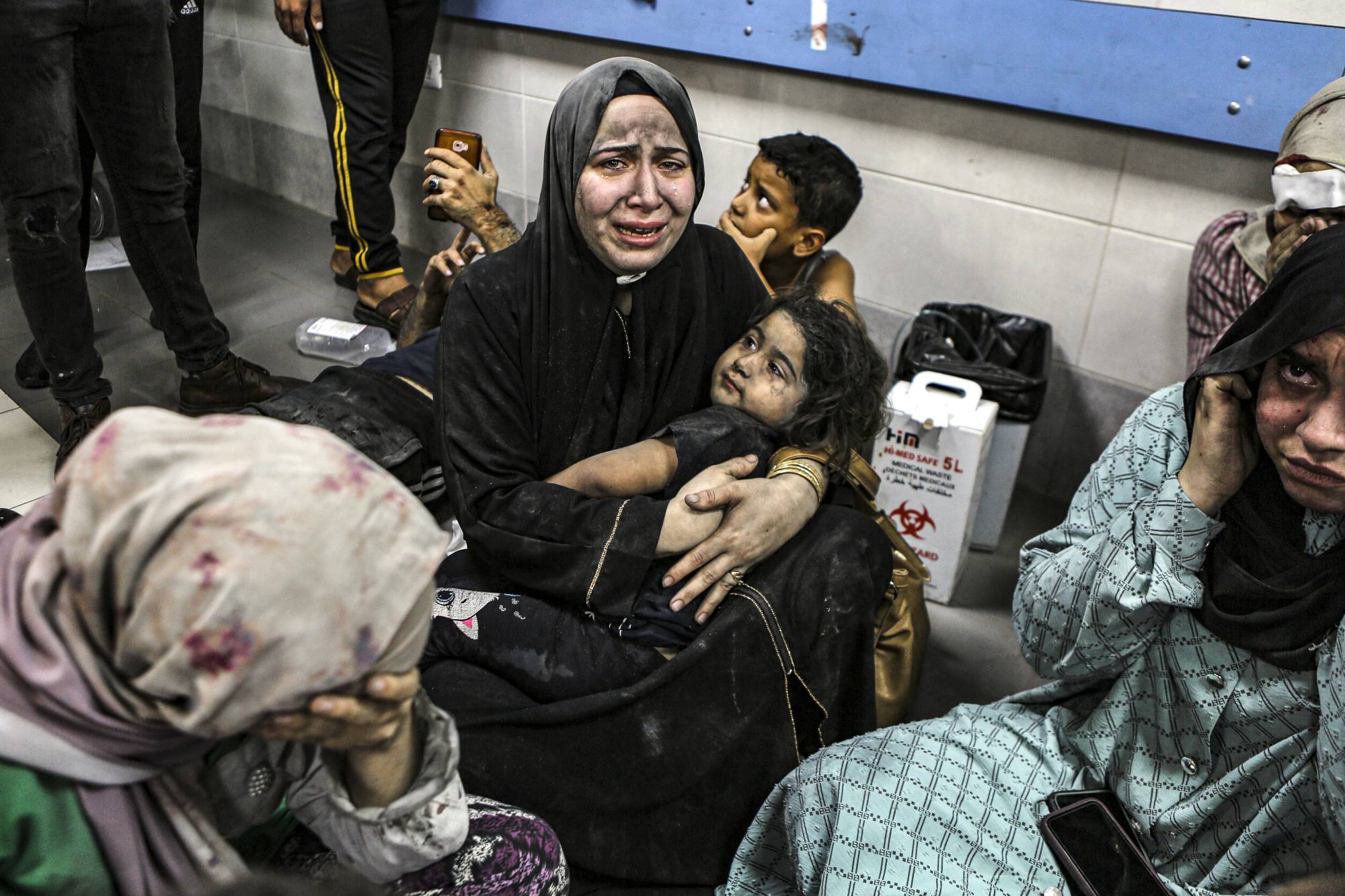 الصحة الفلسطينية: 350 ألف مريض بأمراض مزمنة بحاجة ماسة للعلاج في غزة طفلة فلسطينية أصيبت جراء القصف الإسرائيلي على قطاع غزة
