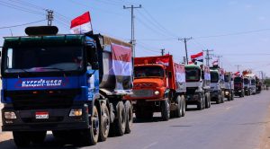 شاحنات مصرية تحمل مساعدات لغزة