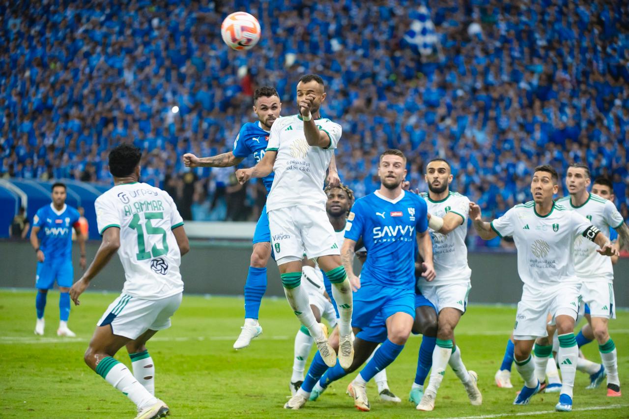 التشكيل الرسمي لكلاسيكو الهلال والأهلي في دوري روشن الهلال والأهلي