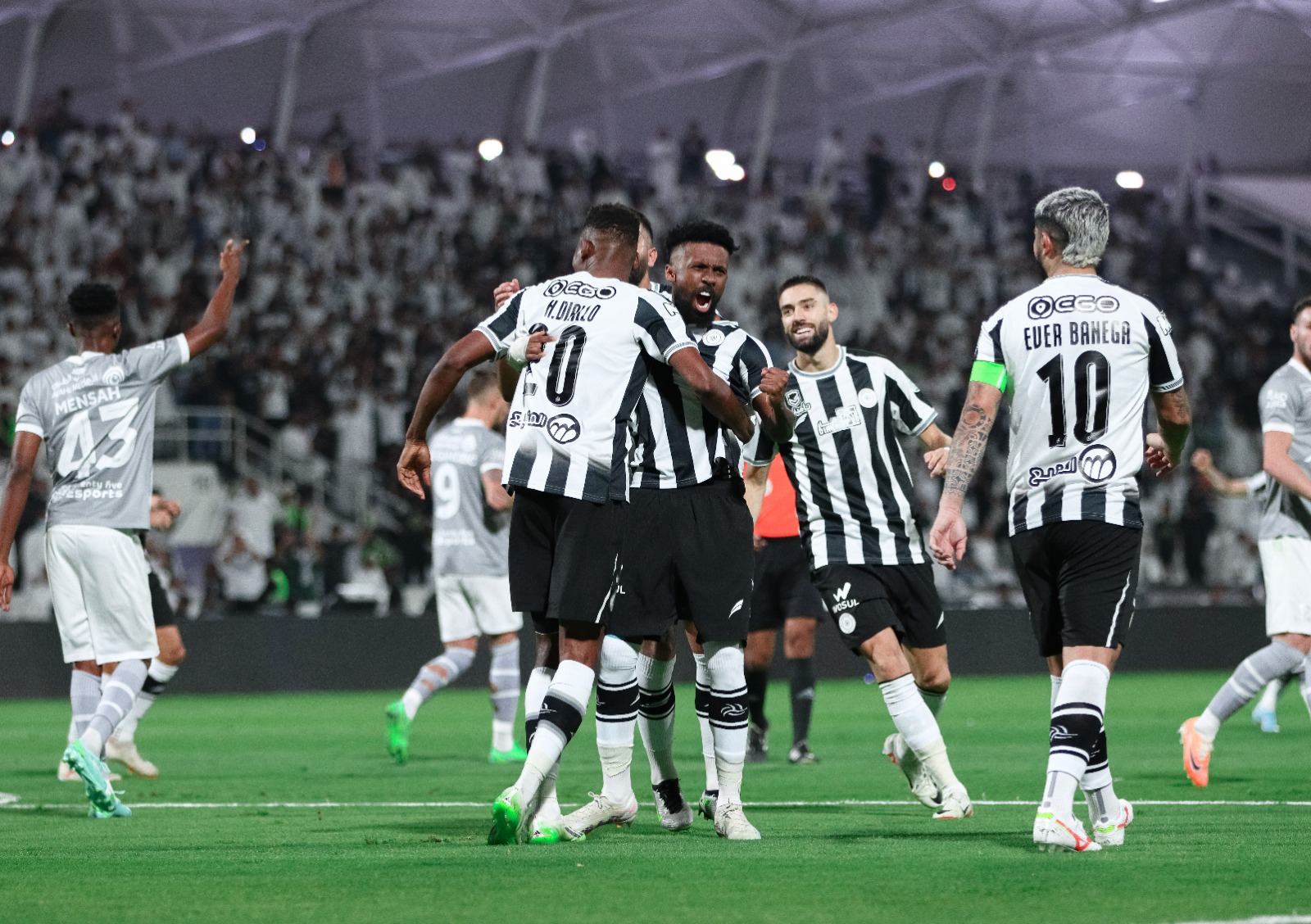 ابتعاد مورينيو.. فرنسي وأرجنتيني على رأس المرشحين لتدريب الشباب الشباب والطائي