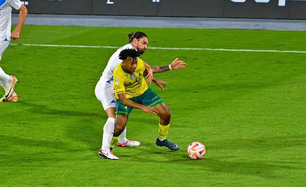 الهلال والخليج - روبن نيفيز