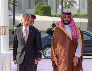 ولي العهد يستقبل رئيس وزراء سنغافورة