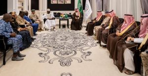 جانب من الاجتماع وبحث الموضوعات بين الجانبين