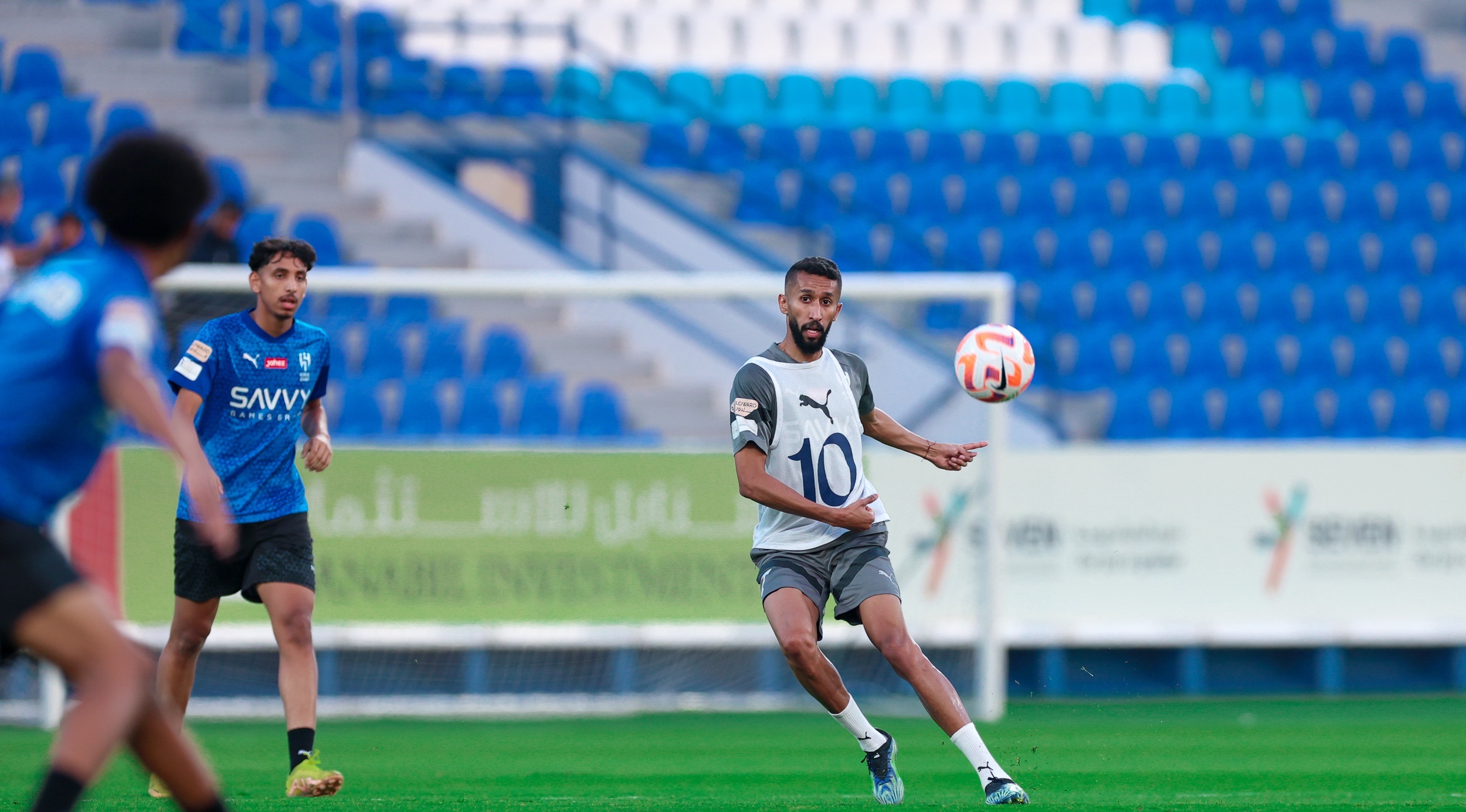 صدمة لسلمان الفرج قبل مباراة الهلال والنصر