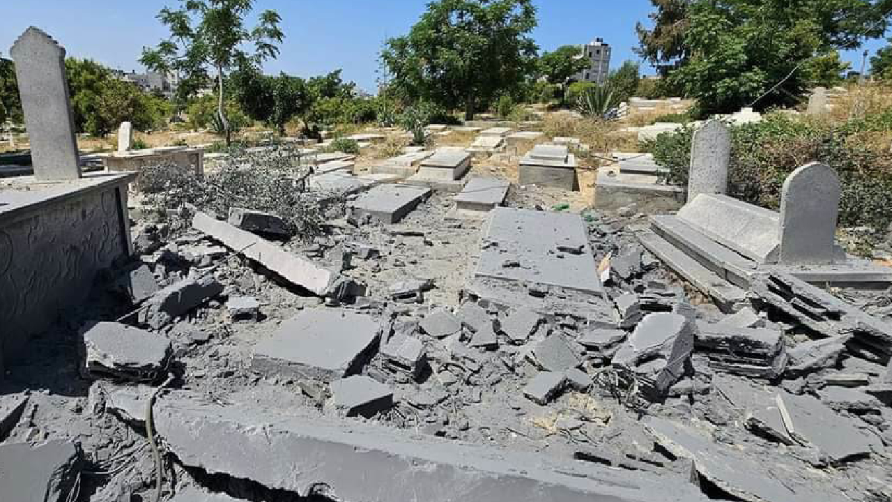 الاحتلال الإسرائيلي يواصل جرائمه في غزة.. نبش القبور وتشريد الأحياء - صحيفة الوئام الالكترونية