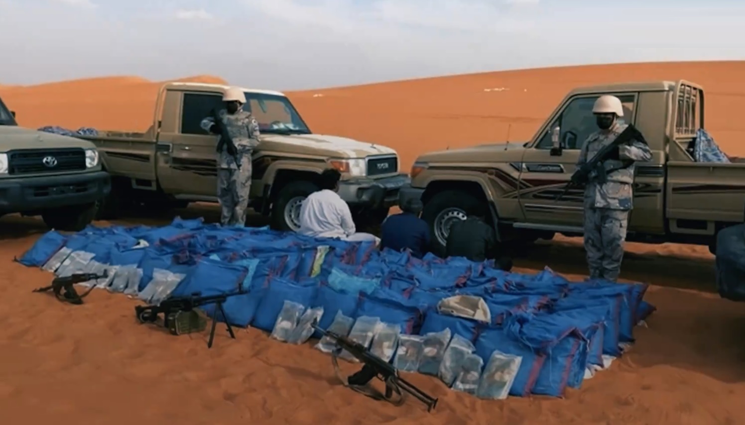 ضبط 90 كيلوجرامًا من القات المخدر و15 كيلوجرامًا من الحشيش في جازان وعسير والمنطقة الشرقية إحباط محاولة تهريب مخدرات