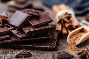 “الصحة” تنصح بتناول الشوكولاتة الداكنة والابتعاد عن السكر الزائد في العيد