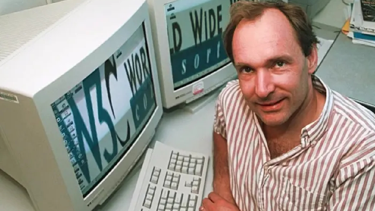 في أكتوبر من العام 1994، أسس تيم بيرنرز لي W3C